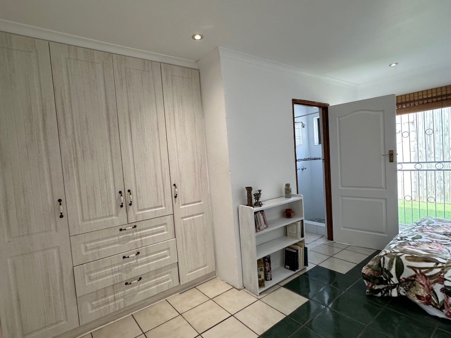 5 Bedroom Property for Sale in Gonubie North Eastern Cape